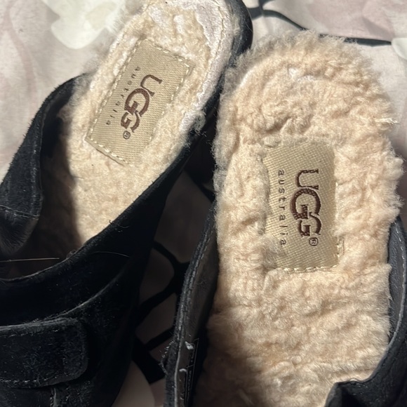 Adorable pair of UGG heels! - Picture 2 of 8